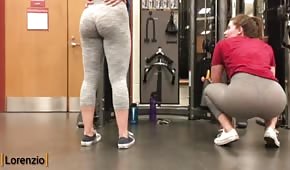 Duże dupy ćwiczą na siłowni