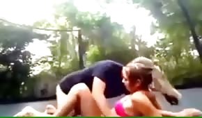 Amatorski seksik na trampolinie 